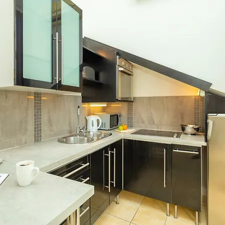 Hedera Estate, Hedera A1 *