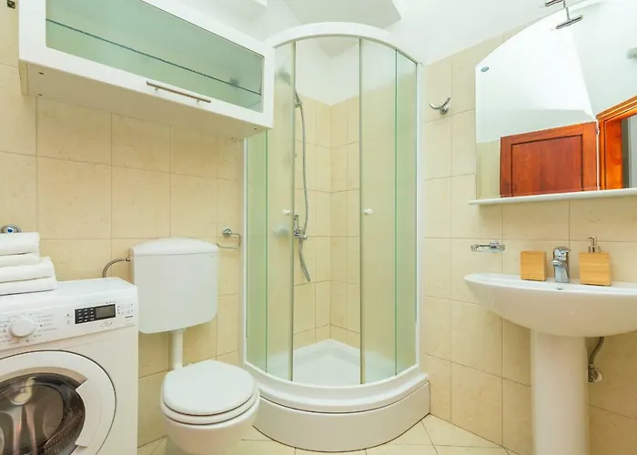 Hedera Estate, Hedera A1 *