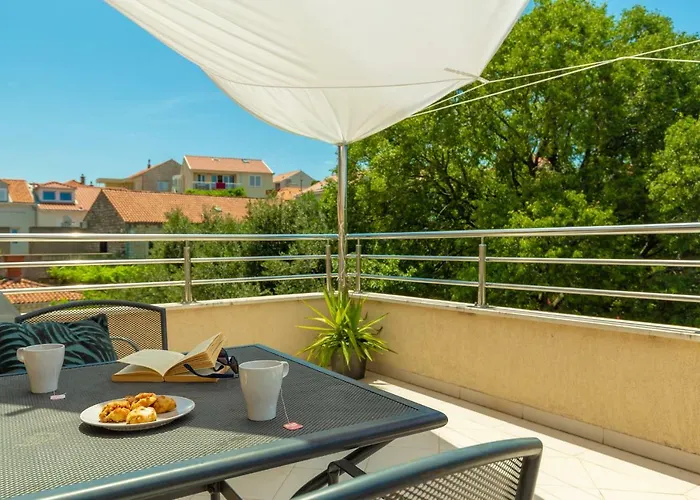 Hedera Estate, Hedera A1